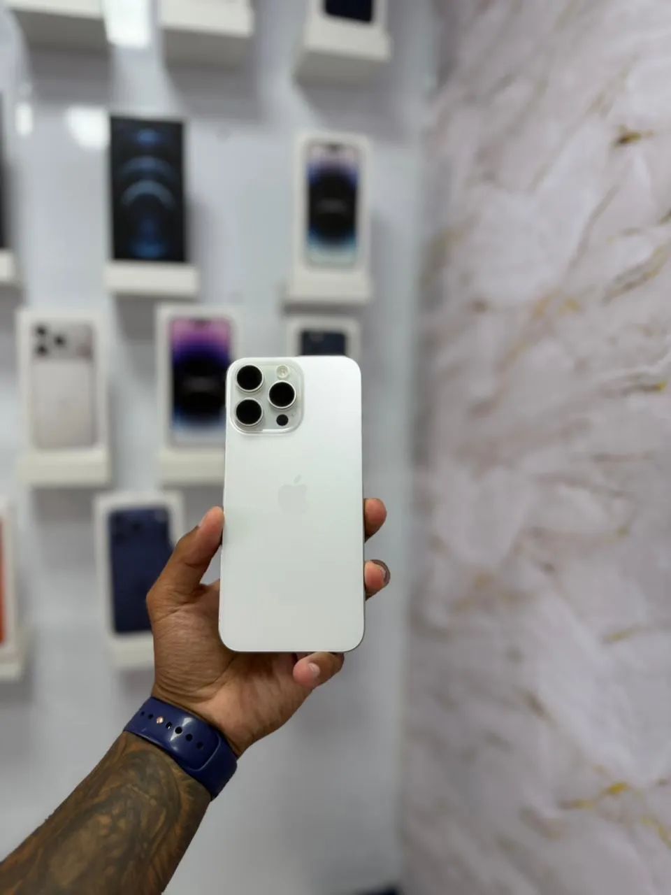 IPHONE 15 PRO MAX 256GB ?R$ 3.699,00 TELA NOVA - Celulares e
