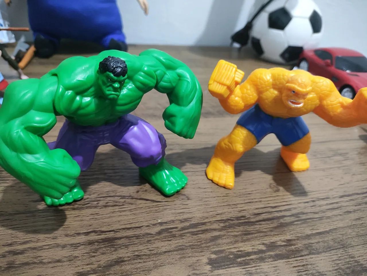 Bonecos Hulk e Coisa McDonald's antigos - Foto 4