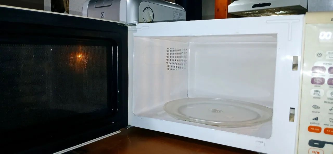 Microondas Brastemp 110Vts/31Lts moderno, de alta qualidade. Só ligar e usar. Compare. - Foto 4