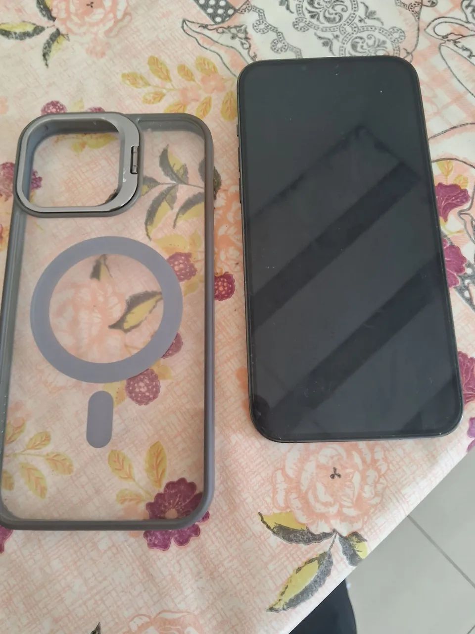 IPhone 13 pro máx lindo sem marcas de uso (era de mulher) - Foto 4