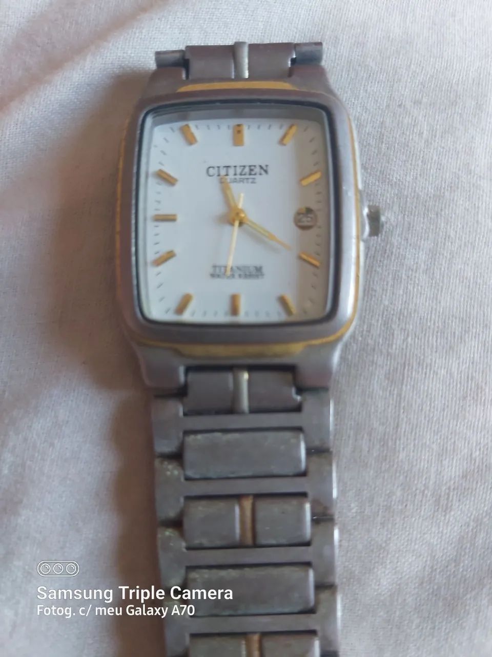 Relógio Citizen Titanium retangular.