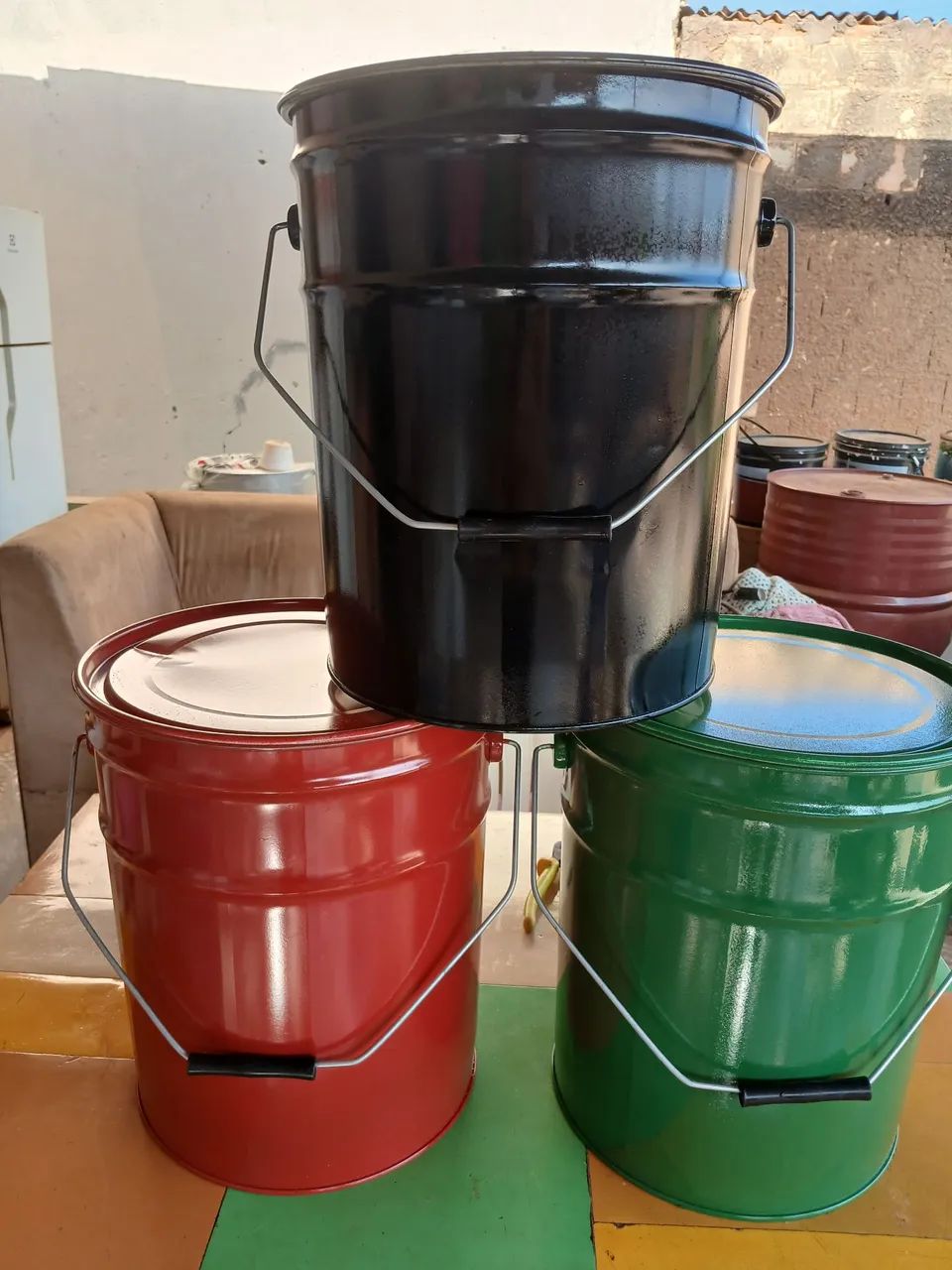 Vendo balde de aço 30,00 reais cada 