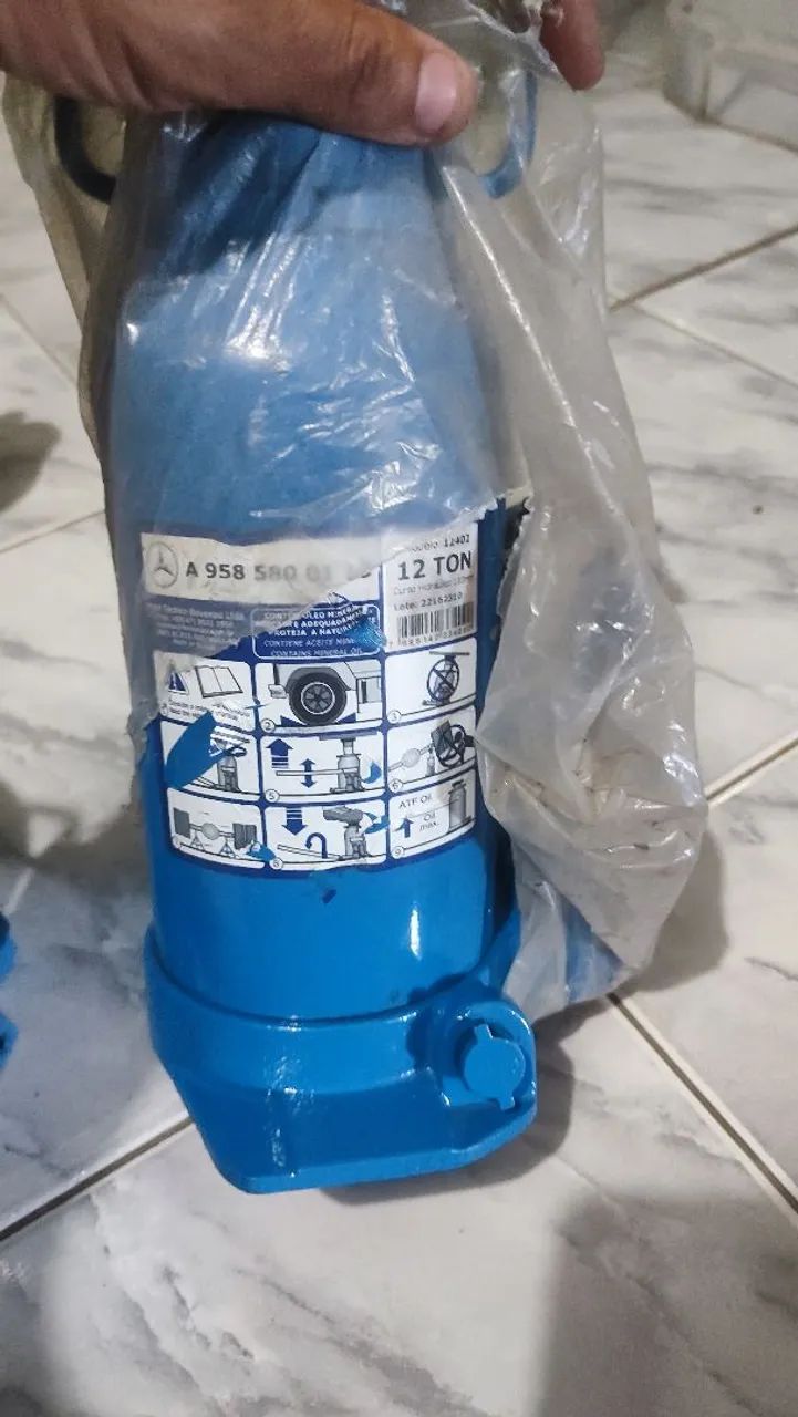 Vendo Macaco original sem uso! São três macacos novos sem uso.65562842263811123