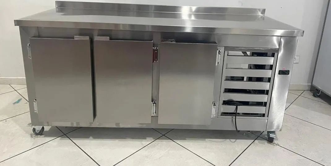 Balcão refrigerado em aço inox 