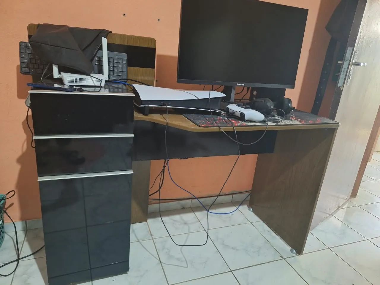 Mesa escrivaninha com gavetas  - Foto 2