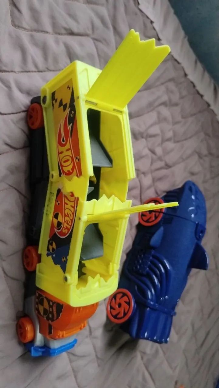 Caminhão batida e carro hot Wheels  - Foto 4