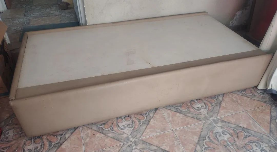 220,00 Cama solteiro  com baú gaveta forrada couro.  - Foto 2
