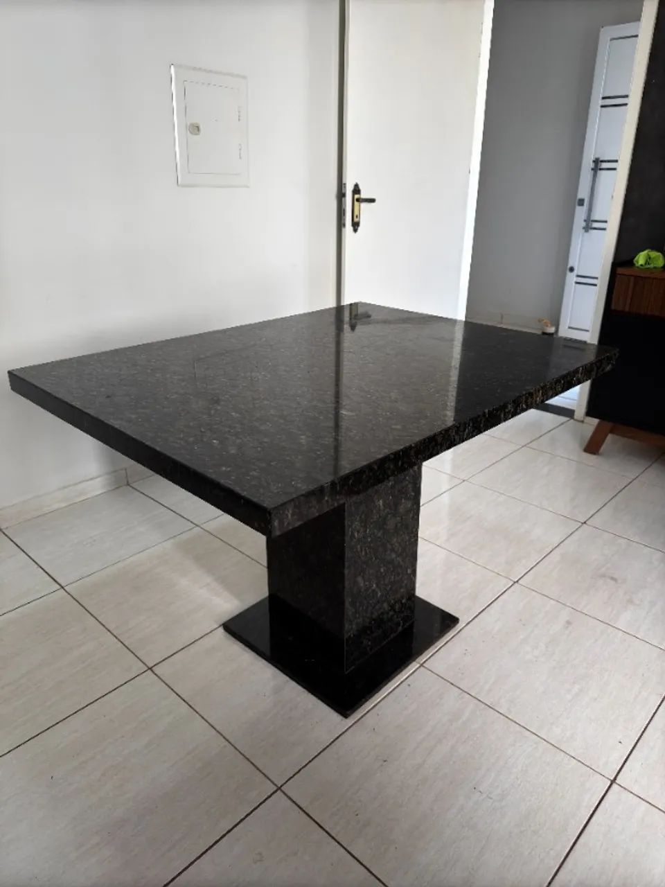 MESA EM GRANITO VERDE UBATUBA COM BASE - Foto 2