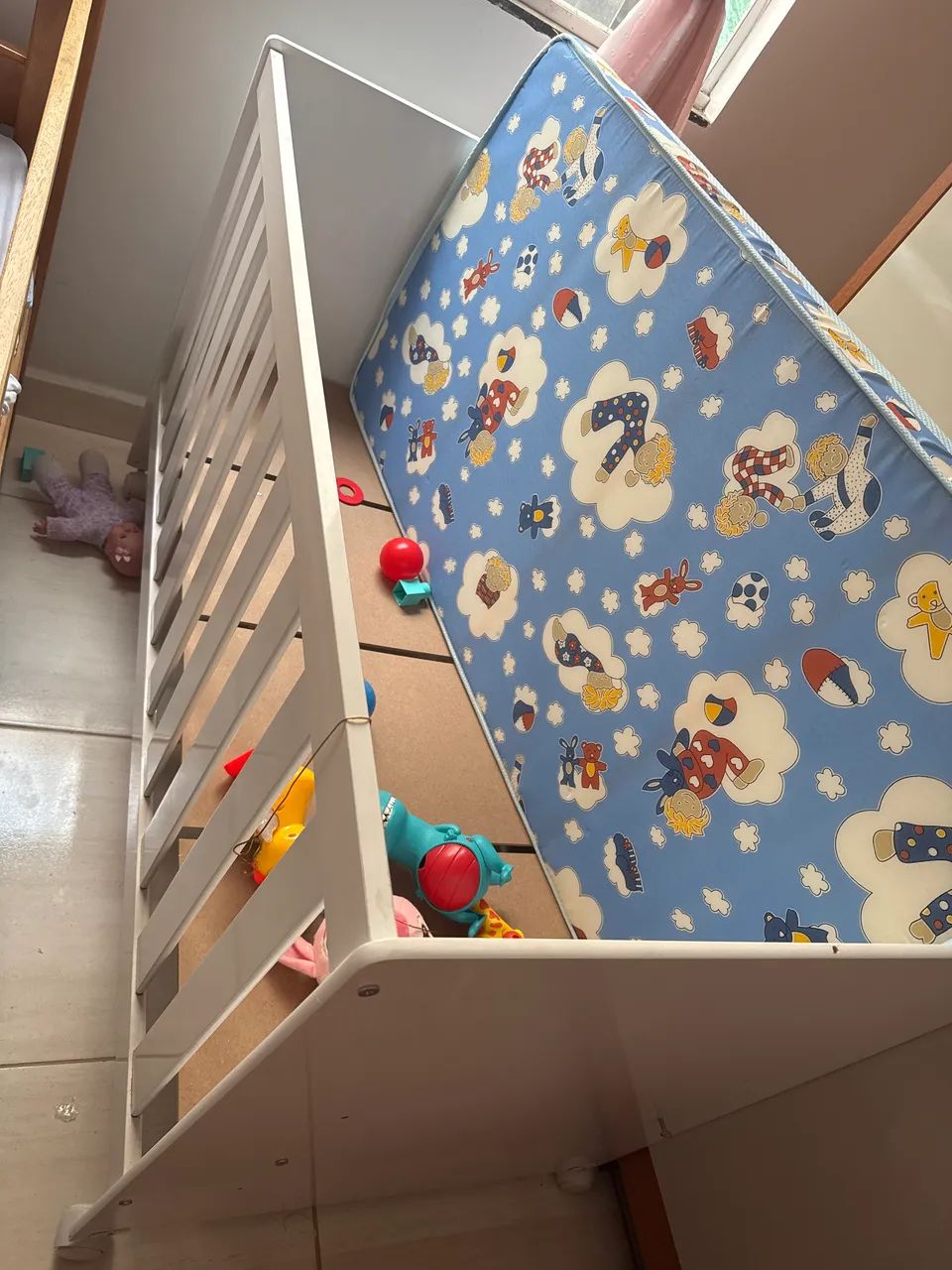 Berço infantil com colchão nunca usado  - Foto 2