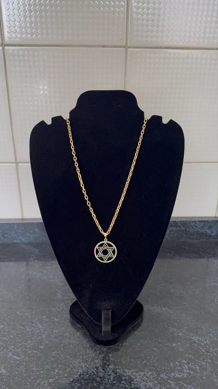 vendo corrente cartier com pingente em ouro 18k 