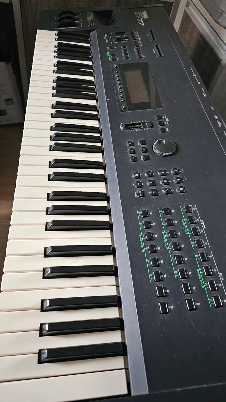 Sintetizador Yamaha SY77 REVISADO - Instrumentos musicais - Centro