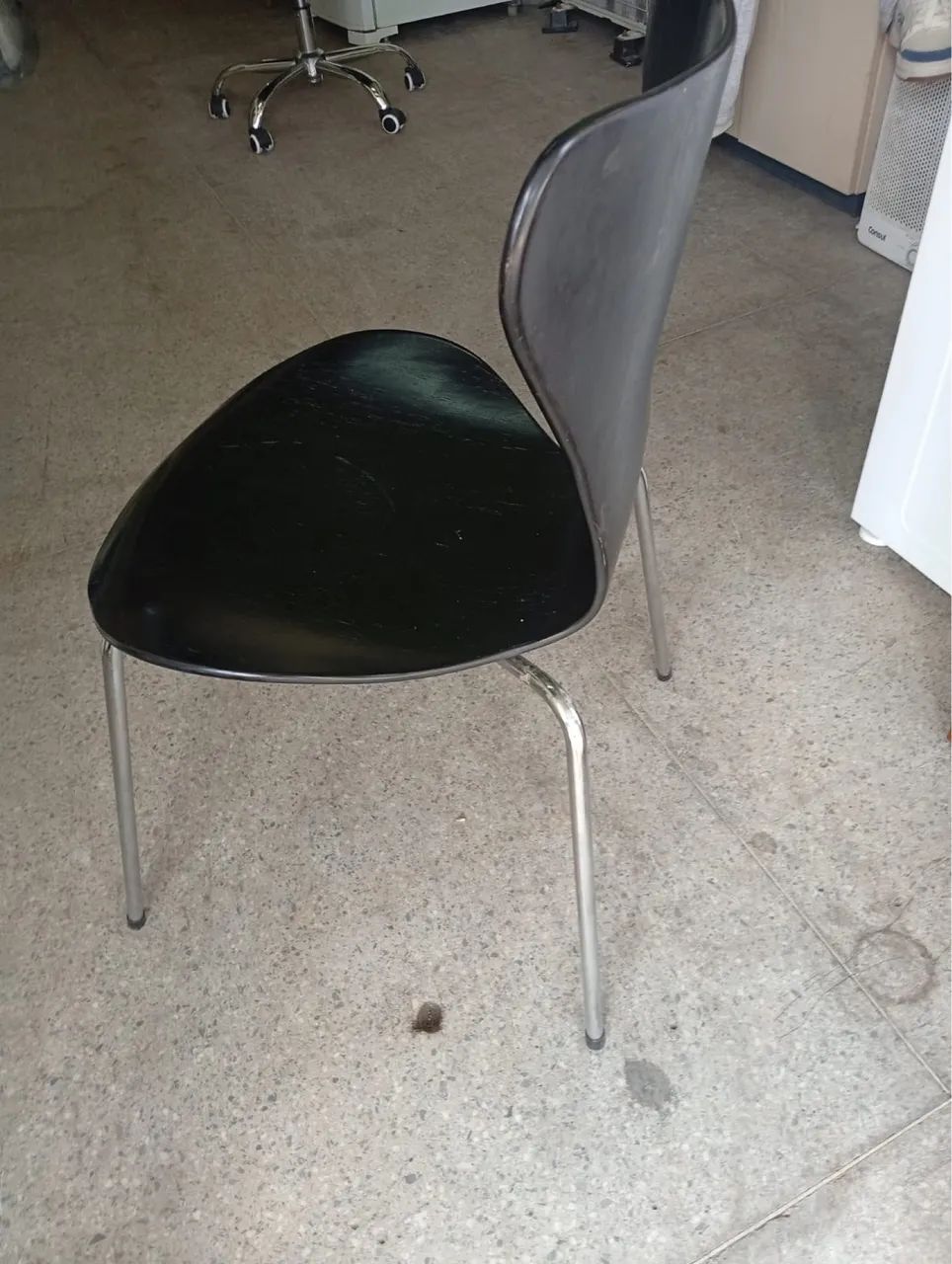 . Cadeira Arne Jacobsen em ótimo estado  modelo 3107 - Foto 2