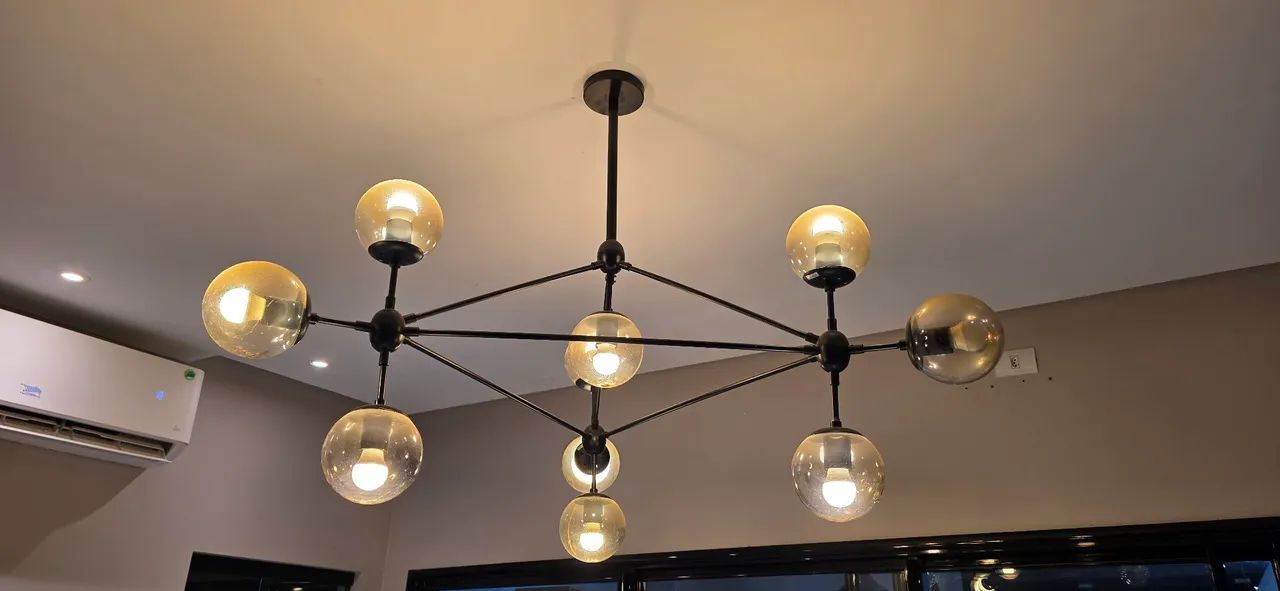 Luminária pendente orbe preto/âmbar 