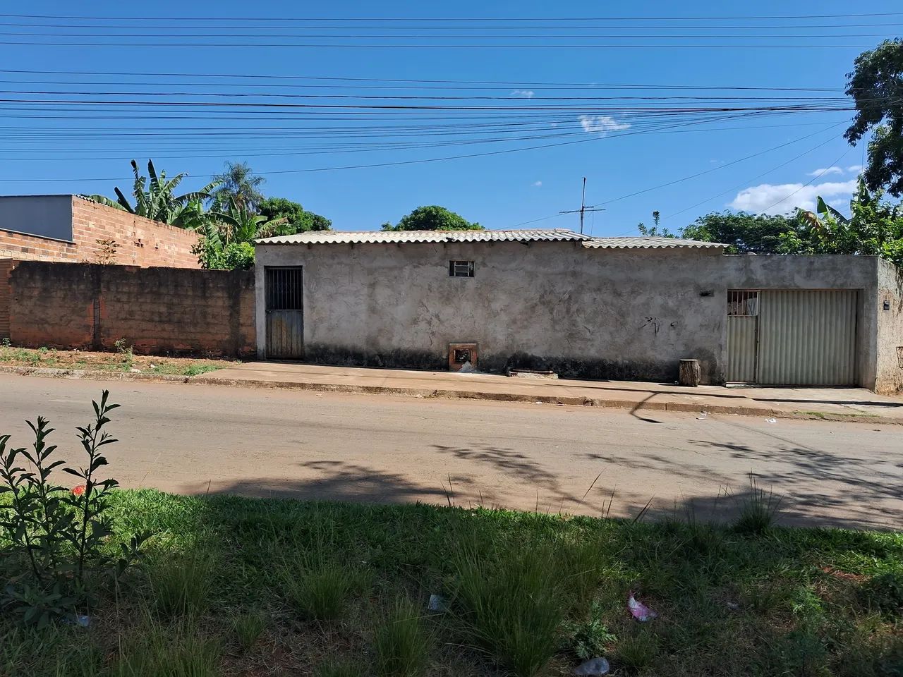 Vendo terreno de esquina com casa e barracão  - Foto 3