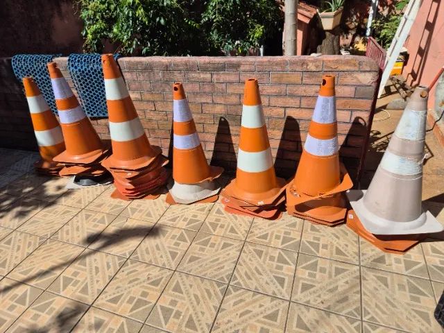 Vendo 27 Cones de Sinalização - 75cm em PVC