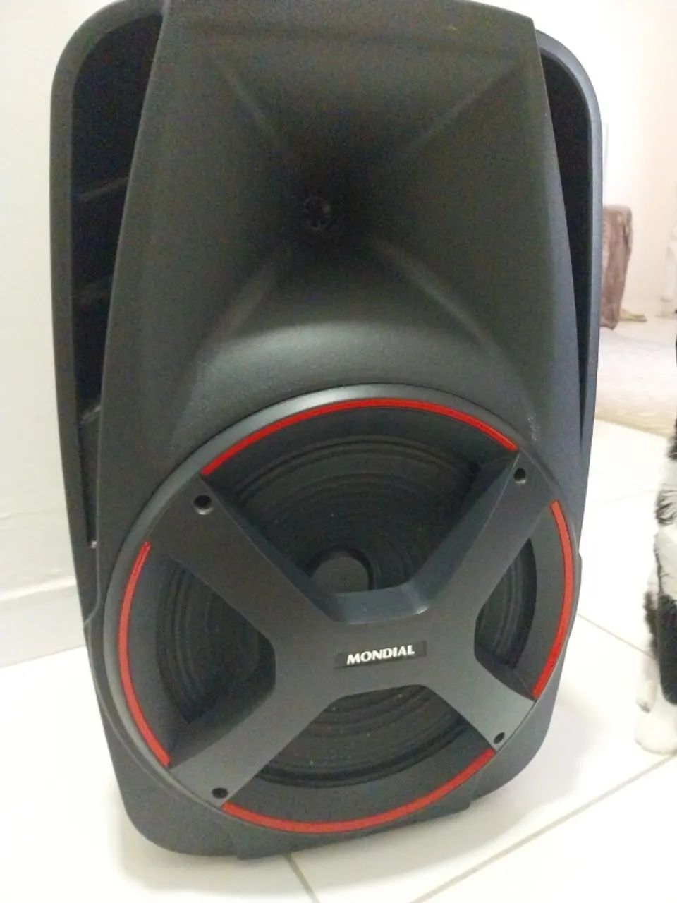 CAIXA DE SOM AMPLIFICADA, DE 550W. SUPER CONSERVADA.