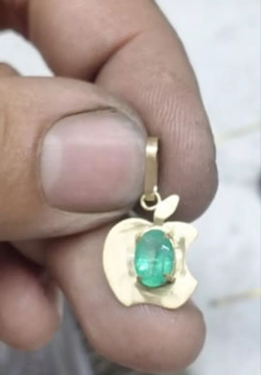 Pigente ouro 18k com esmeralda 