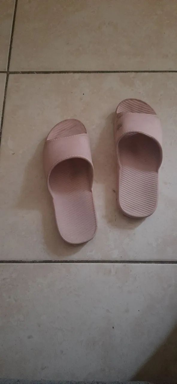 Leve chinelo