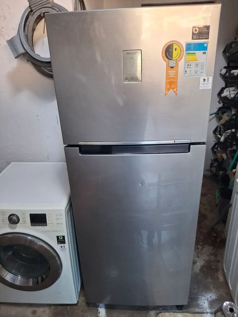 Geladeira 110v semi nova 