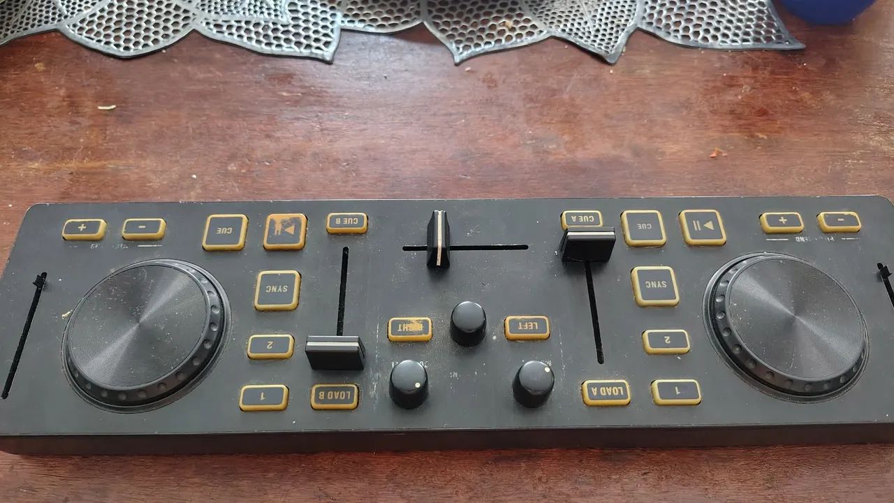Controladora DJ Behringer - Foto 4