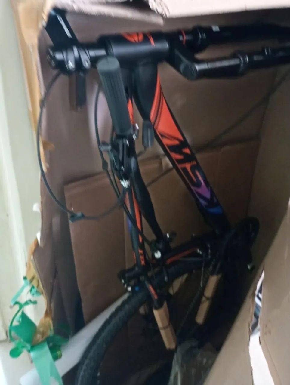 Bicicleta nova na caixa