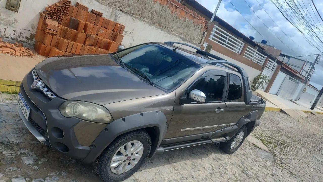 Fiat Strada Adventure1.8/ 1.8 Locker Flex CD 2013 - Foto 2