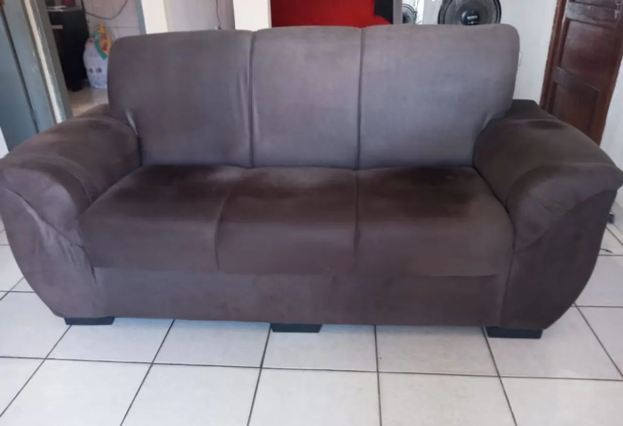 Sofá 3 lugares marrom veludo 