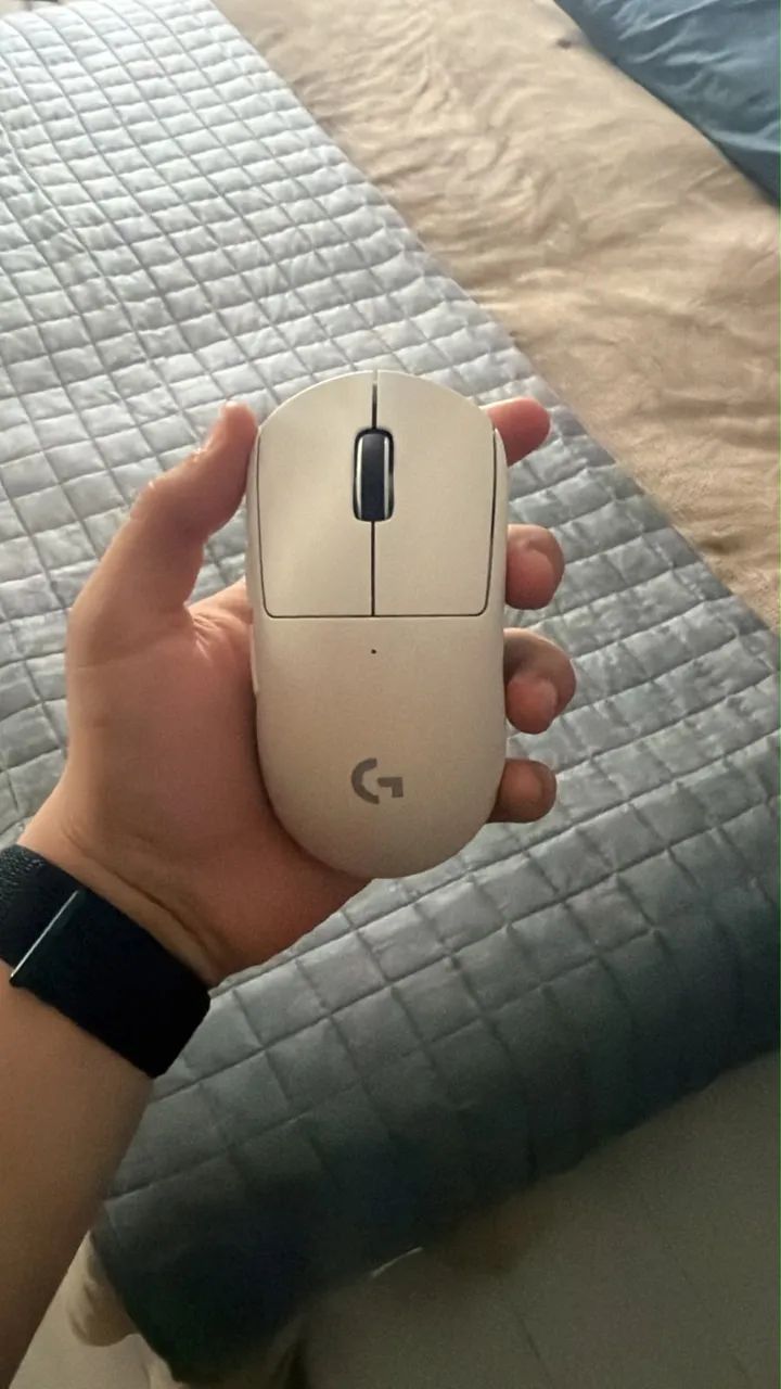 Mouse logitech Gpro superlight com 6 meses de uso - Foto 2