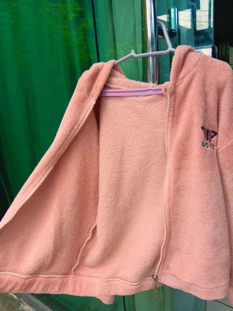 Casaco Teddy Rosa Com Capuz - Foto 3