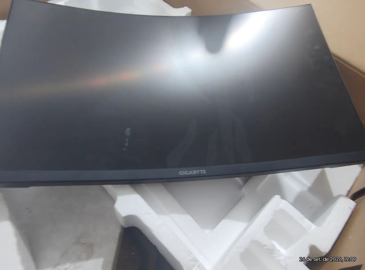 monitor curvo GIGABYTE CURVO M32UC