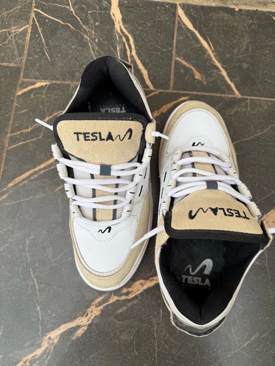 Tênis Tesla branco com bege