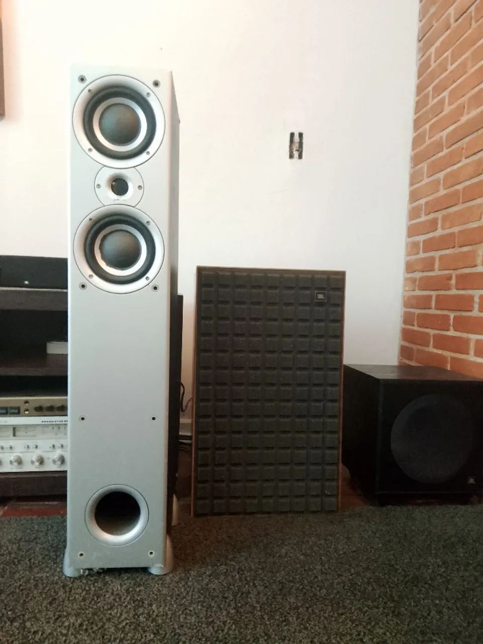 Caixas de som torre Polk Audio 