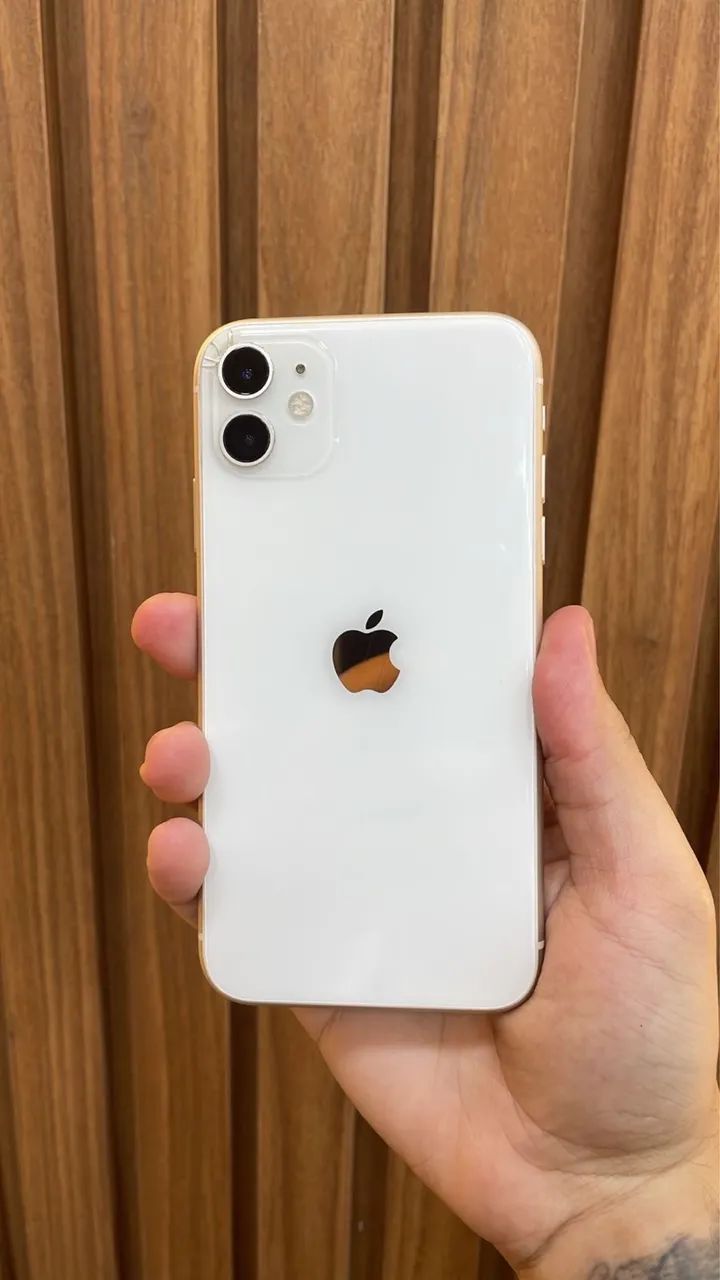 iphone 11 (Em excelente estado).