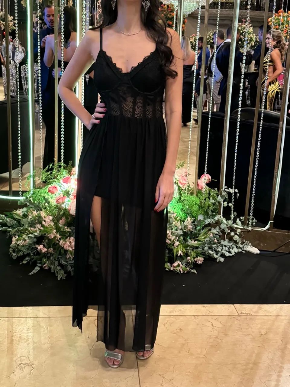 Vestido longo preto com renda e fenda  - Foto 3