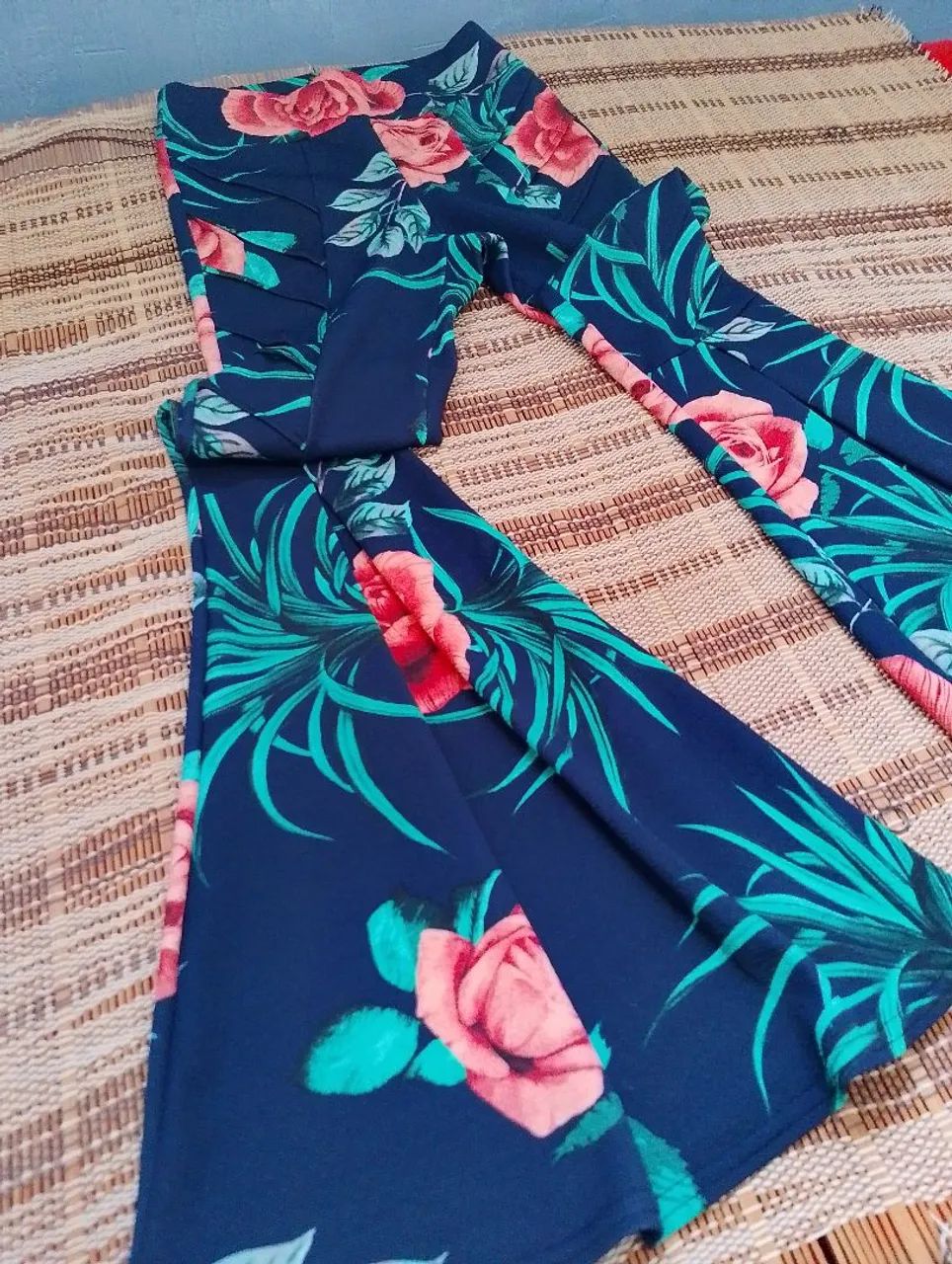 Calça estampada flare boca de sino - Foto 4