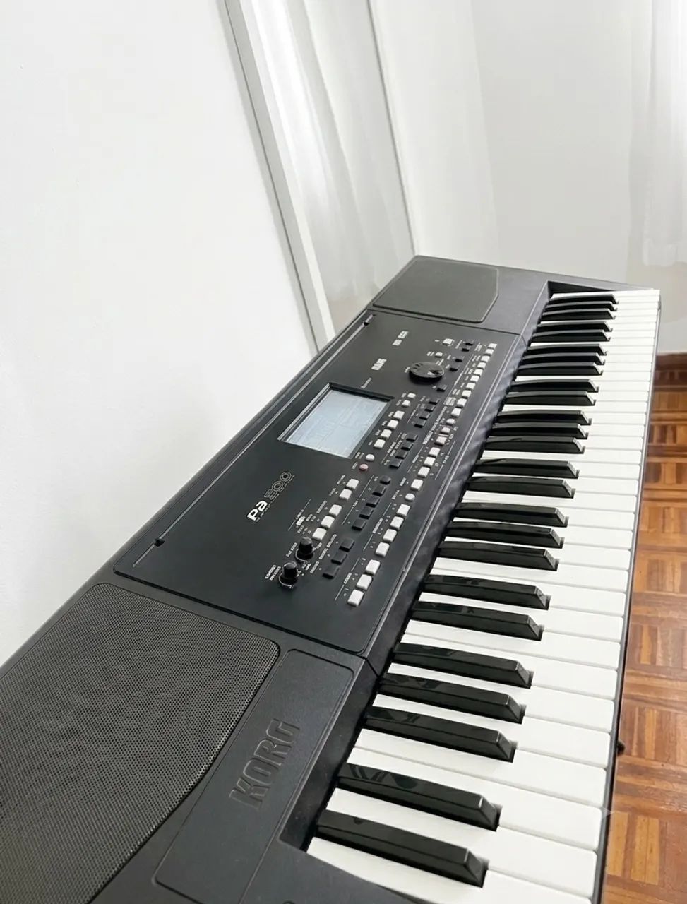 TECLADO KORG PA300