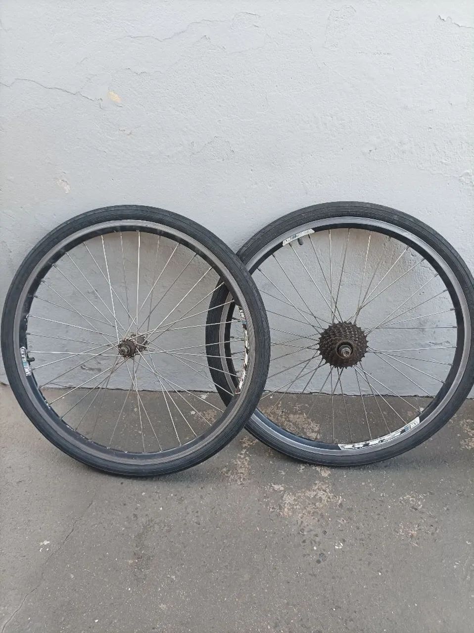 2 folhas aero com pneu 