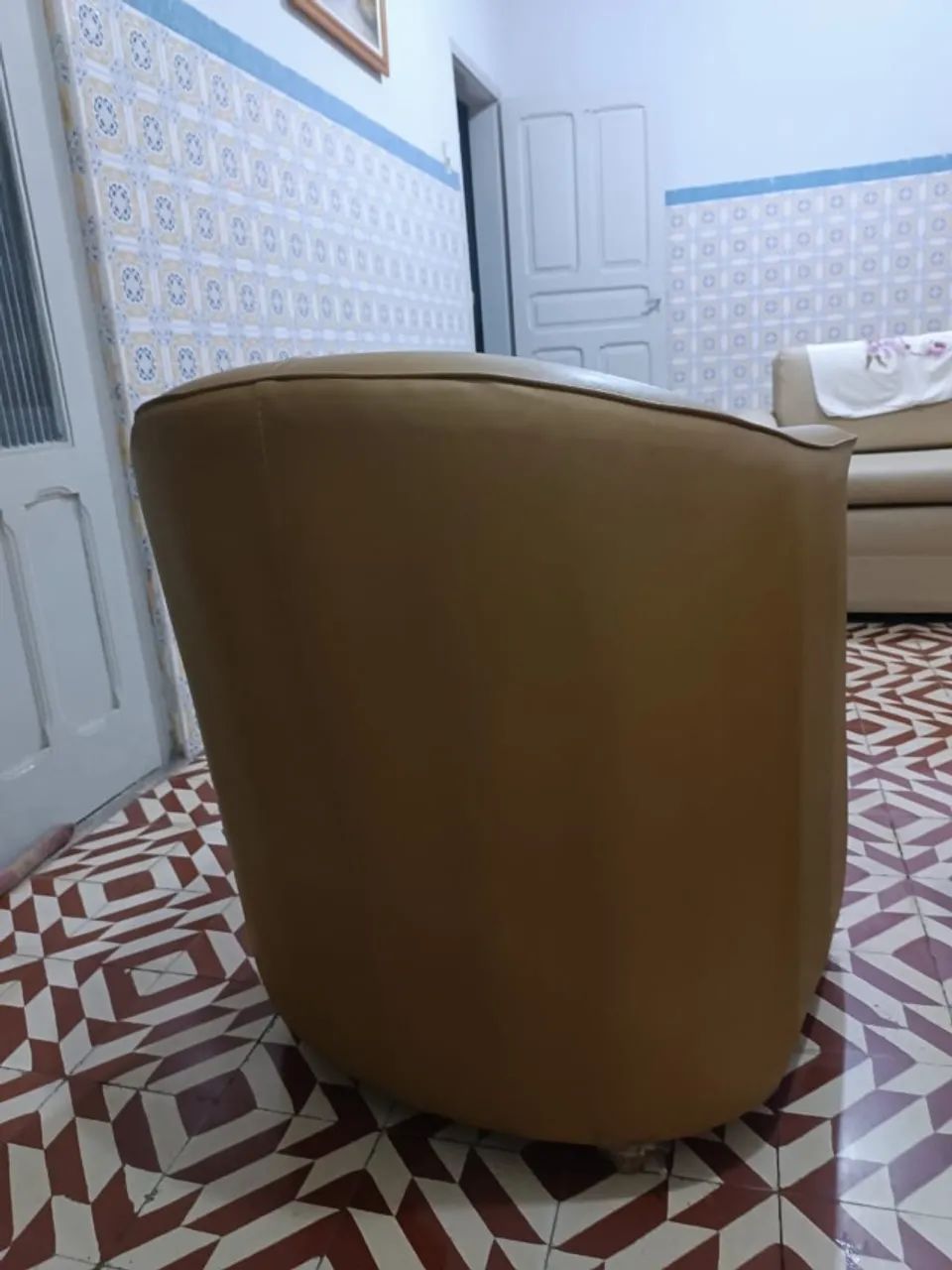 2 POLTRONAS EM ÓTIMAS CONDIÇÕES PARA SALA - Foto 3