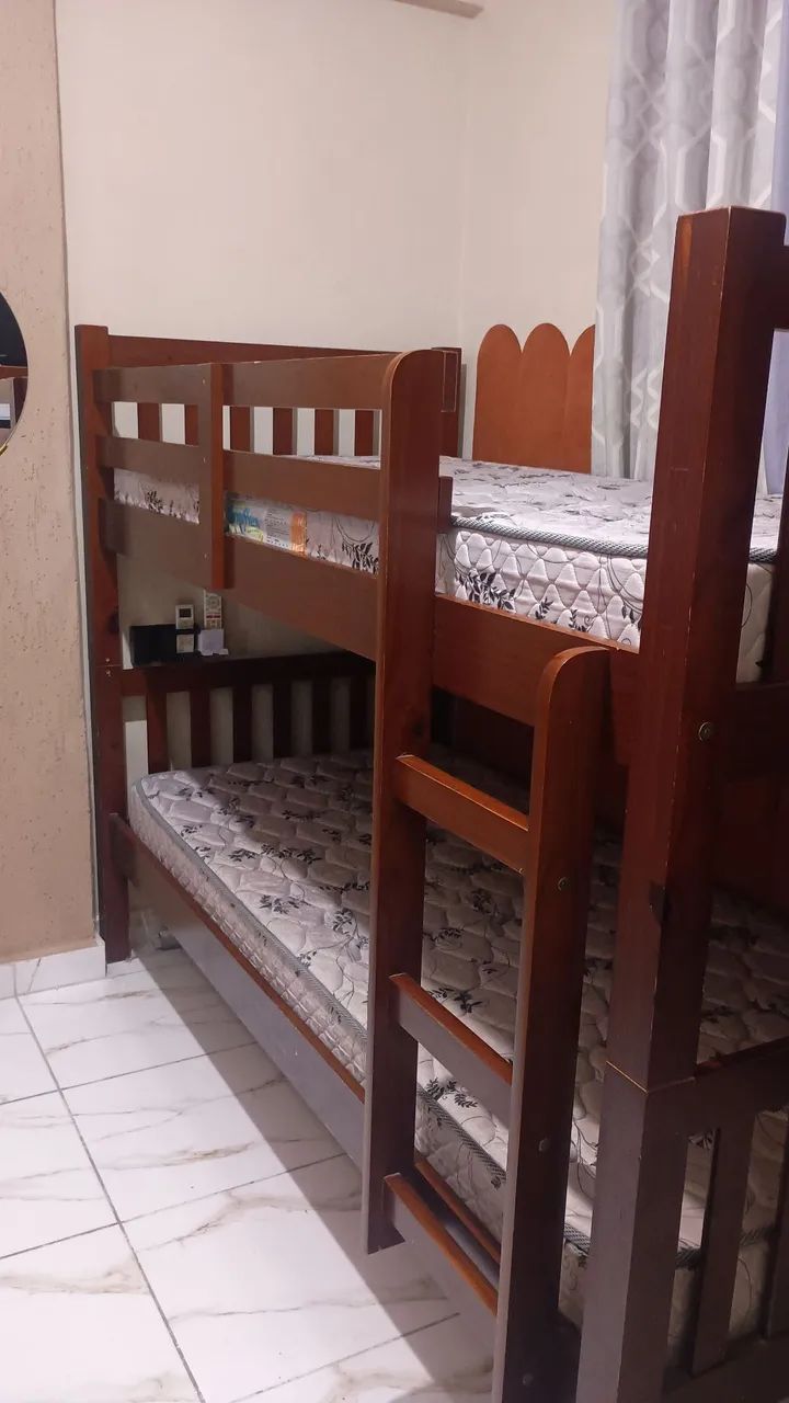 cama beliche madeira maciça+colchões 