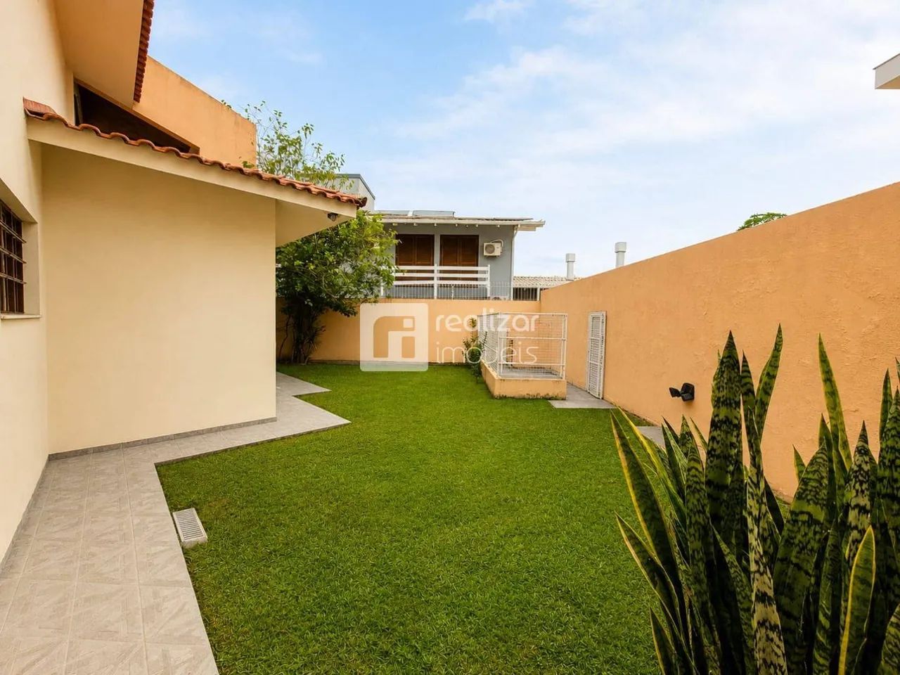 CASA ALTO PADRÃO COM PISCINA E 4 DORMITÓRIOS NO SANTA MÔNICA - Foto 3