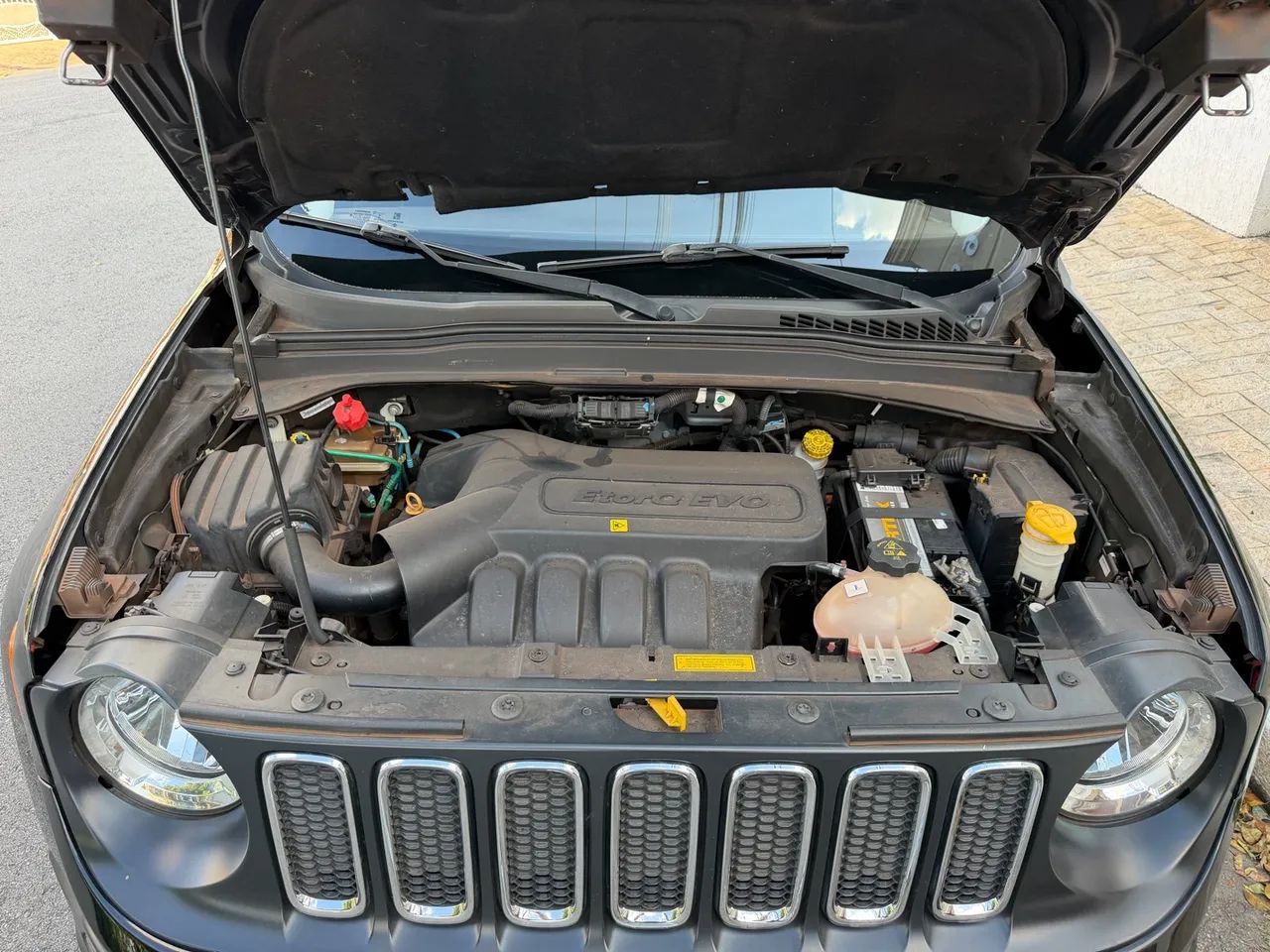 Jeep Renegade Sport 1.8 4x2 Flex 16V Mec., foto 18 de 18