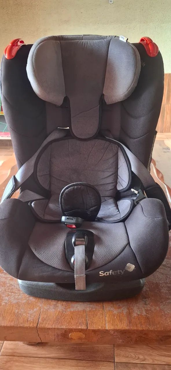 Cadeirinha semi nova R$ 200,00