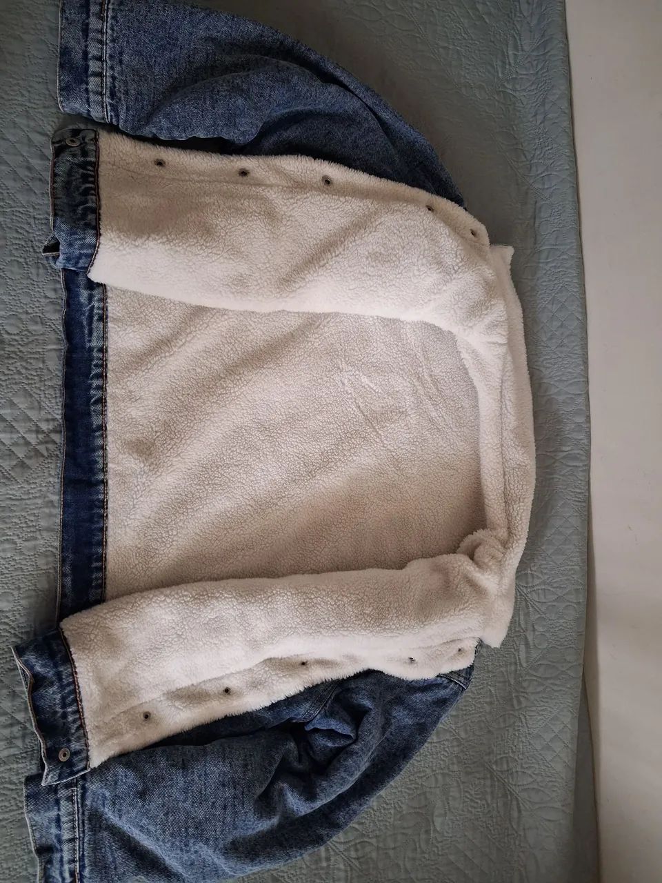 Jaqueta jeans feminina com pelinho - Foto 2