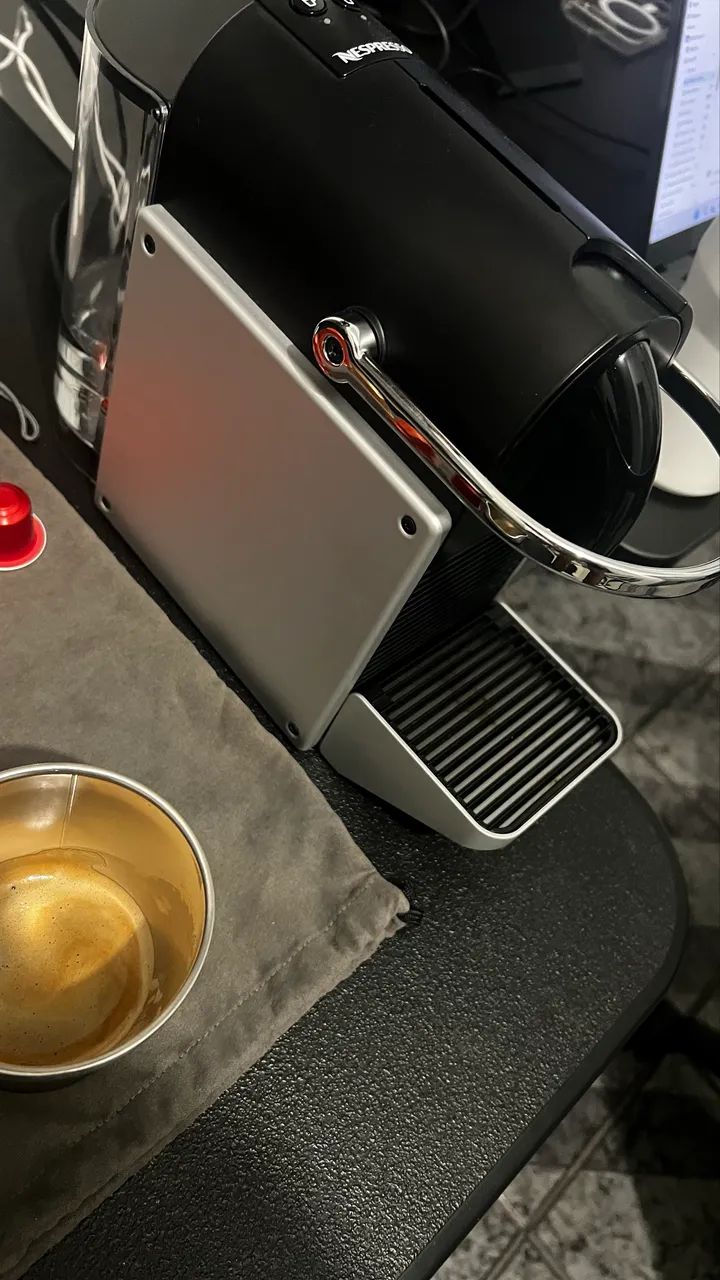 Cafeteira Nespresso Pixie Redesign Titânio - Foto 4