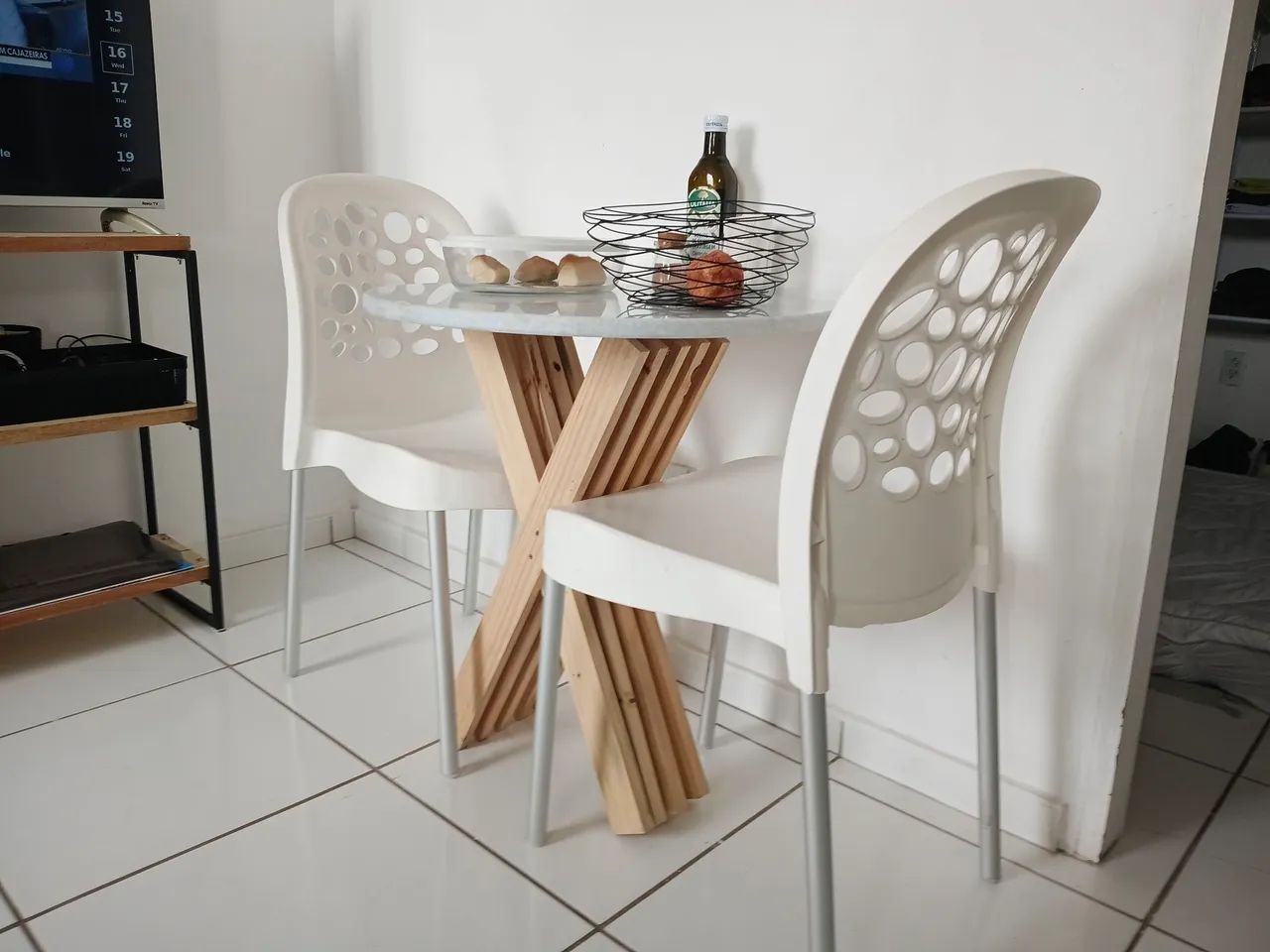Mesa Com Cadeiras - Foto 2