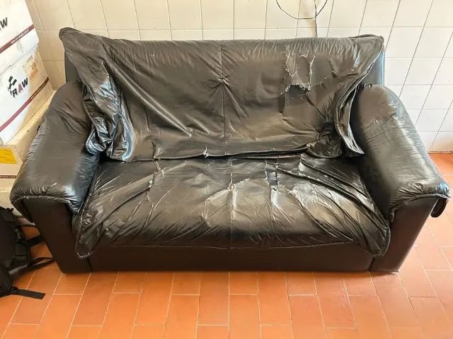 SOFA DE COURO PRETO