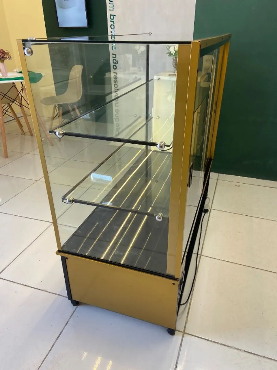 Vitrine Natural Dourada Iluminada - Foto 4