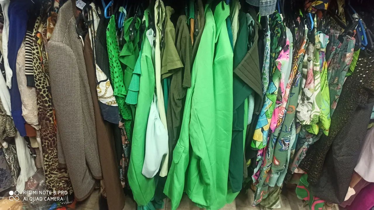 Lote de blusas para brechó 50 peças  - Foto 4