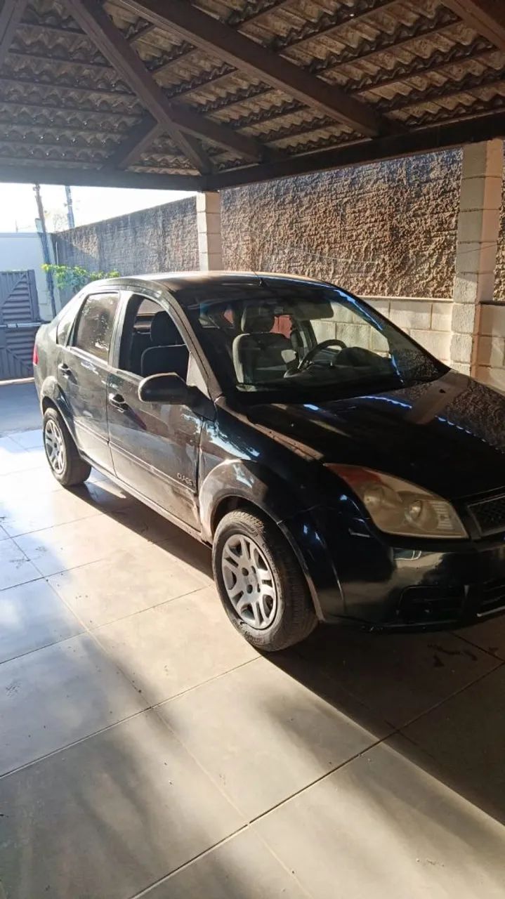 Ford Fiesta Fiesta Sedan 1.0 8V Flex 4p 2010