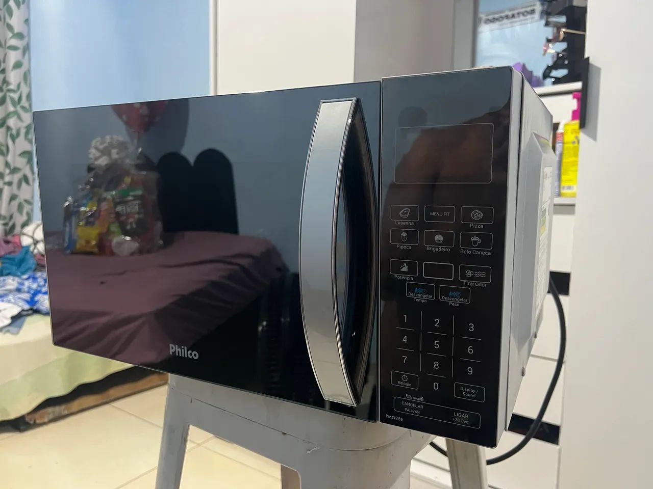 Philco Mirror-Finish Microwave Oven